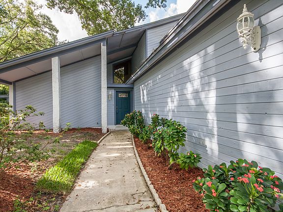 3rd image of 14206 Clarendon Dr