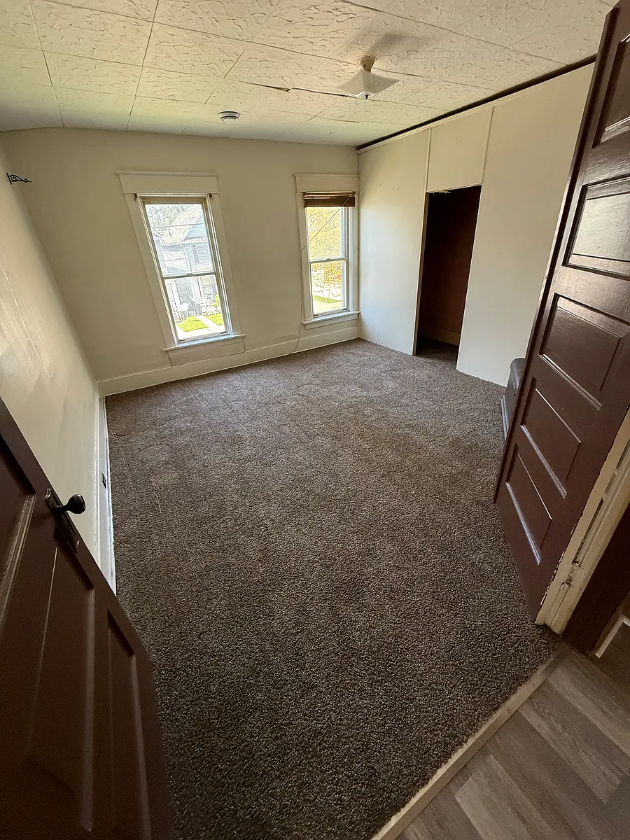 Building Photo - 439 E 4th St #2