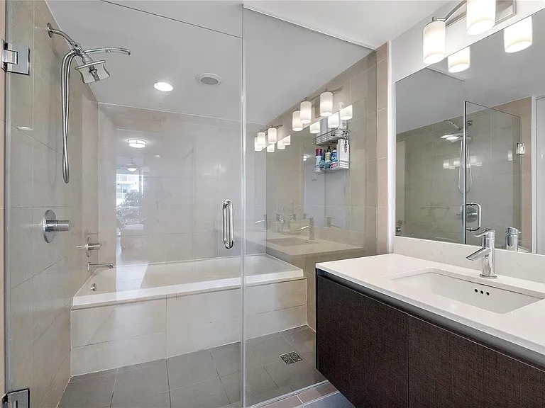6620 Indian Creek Dr #315 — Photo 20