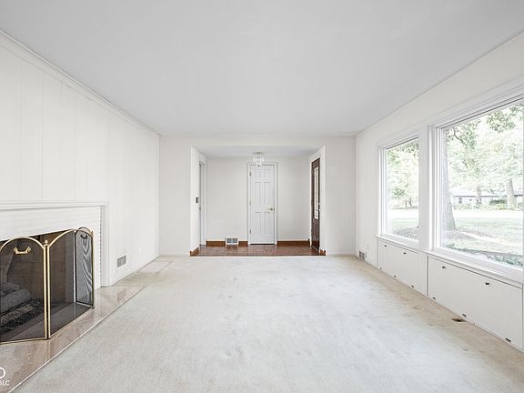 5th image of 7851 Forest Ln