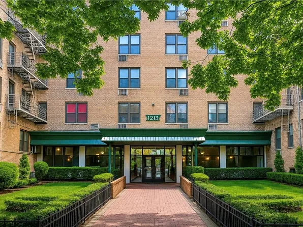 1213 Avenue Z image 1 of 14