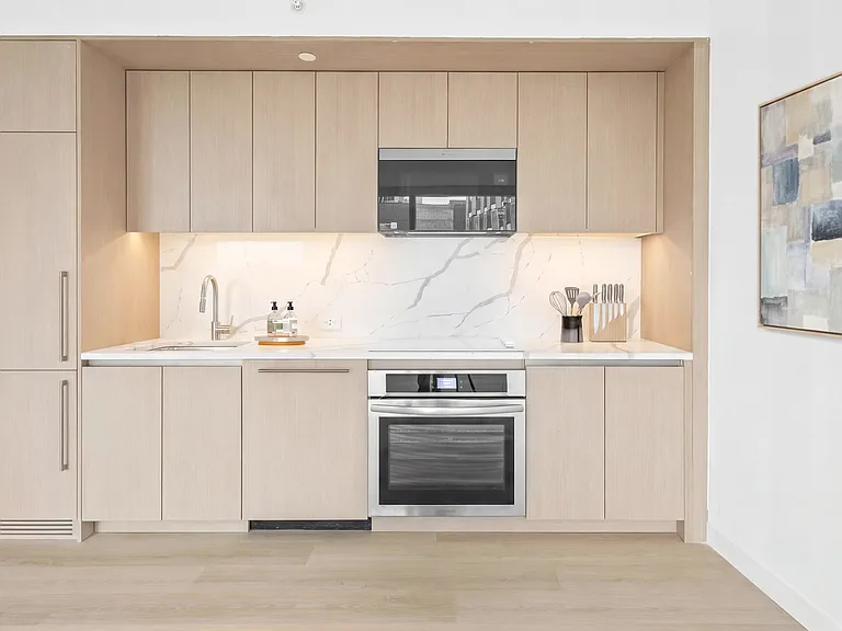 7 Platt St #32C — Photo 3