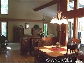 3rd image of 10 Chestnut Ridge Rd