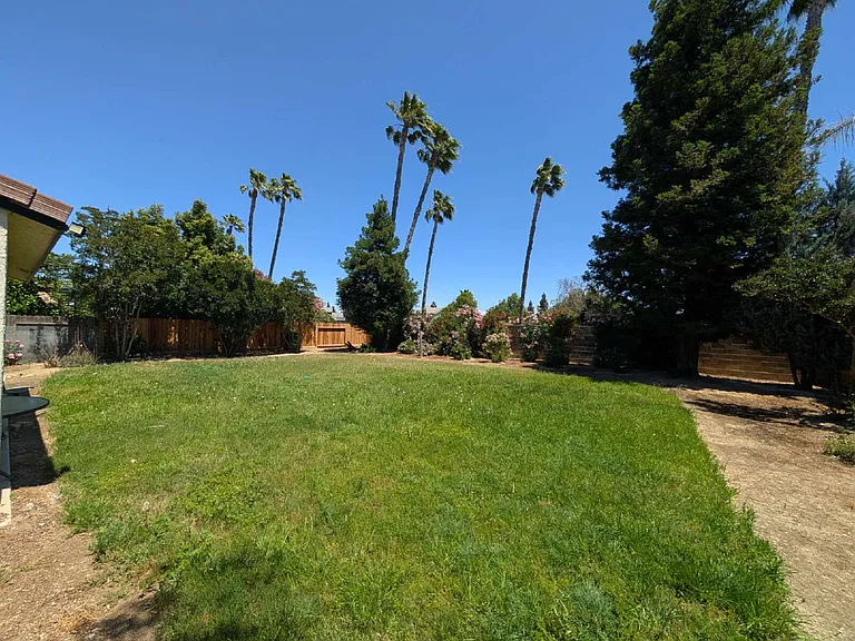 5075 Congressional St — Photo 11