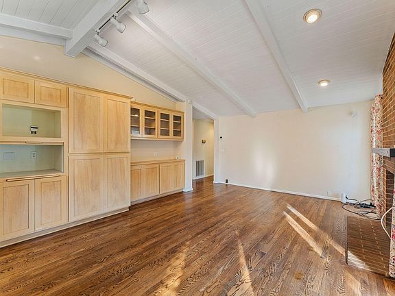 5th image of 949 Wards Creek Rd