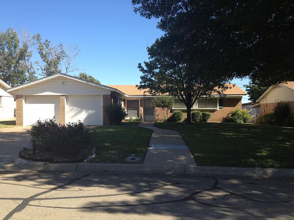 1st image of 513 Carlyle Dr