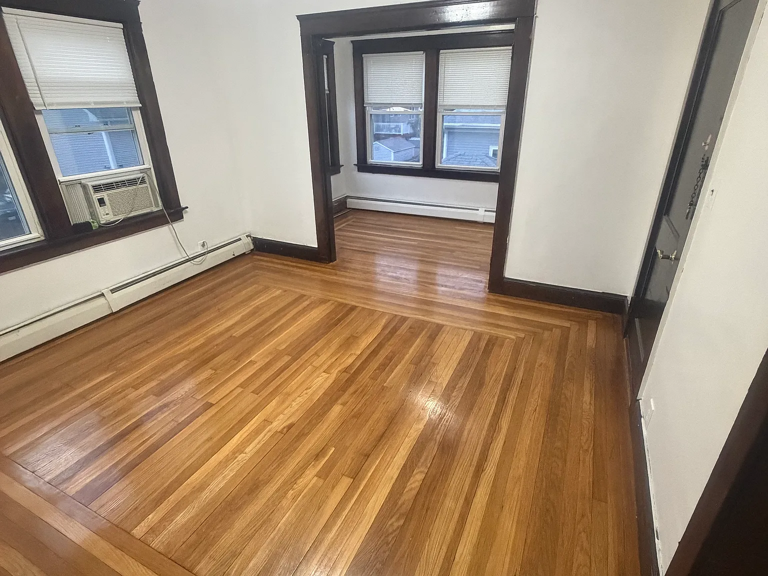 3 bed, 1200 sqft, $2,200 — Photo 4