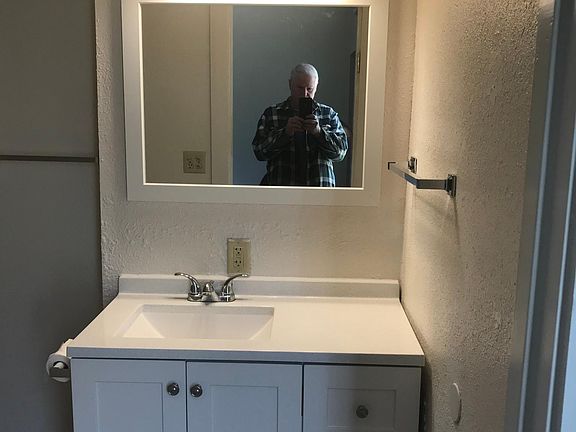 Bathroom vanity