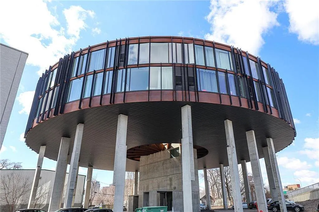 540 Waterfront Drive — Photo 1