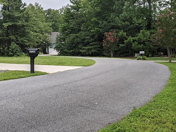 3rd image of 37259 Brenda Ln