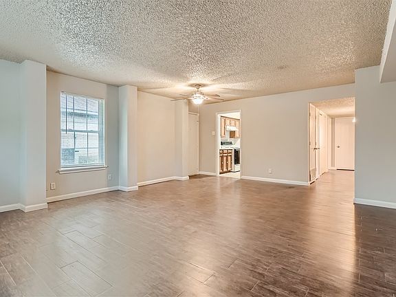 5th image of 806 Prairie Creek Dr