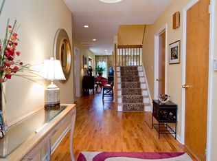 121 Mac Leish Ct, Mahwah, NJ 07430