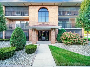 13430 E Circle Dr APT 512, Crestwood, IL