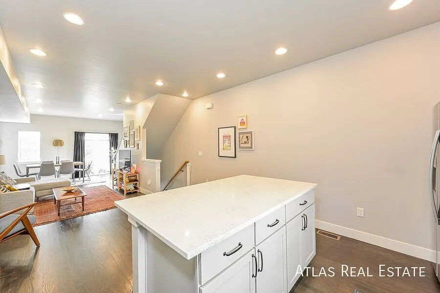 Modern 2-Bedroom Townhome for Rent — Photo 4