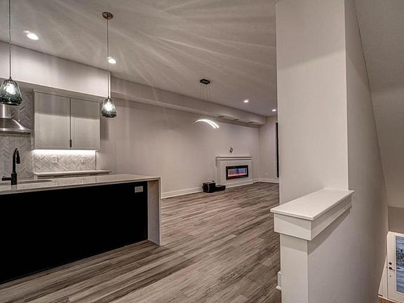 4th image of 1425 Superior Ave E #19