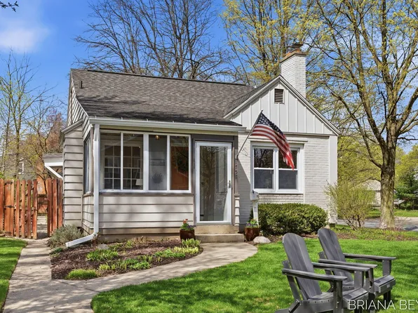 1757 Warwick Rd SE, East Grand Rapids, MI 49506