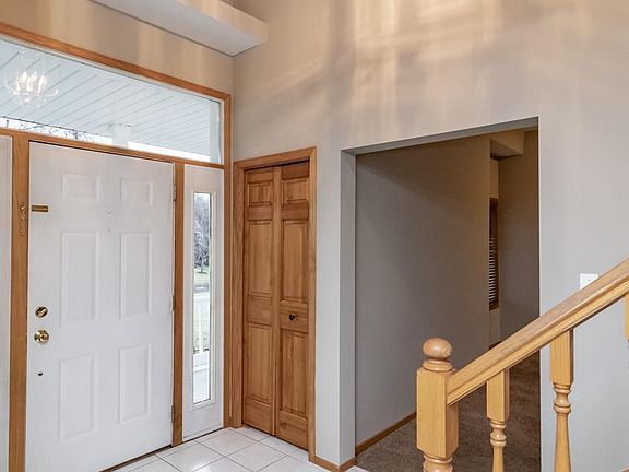 3rd image of 9585 Brookview Cir