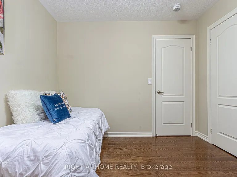 557 Settlers Rd W — Photo 20