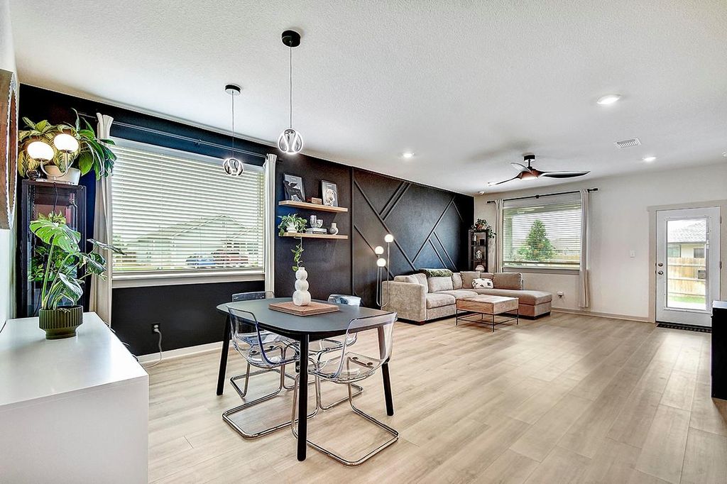 228 Greens Bayou Trl, Hutto, TX - View 4