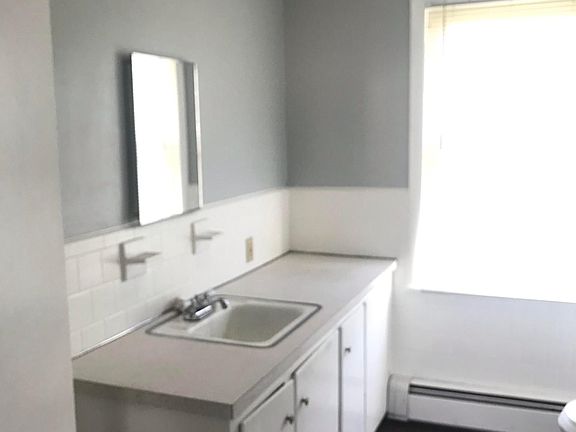 4th image of 327 Admiral St #2R