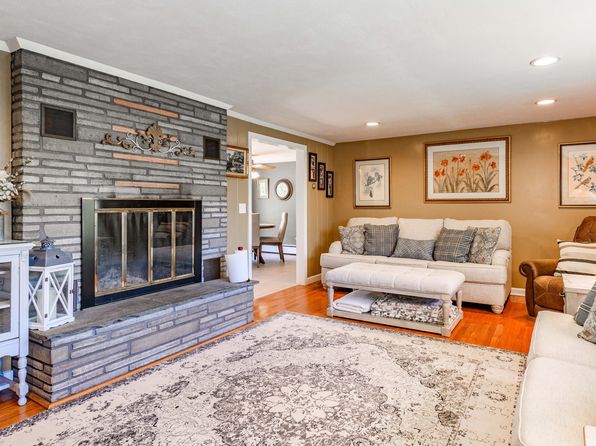 97 Doolittle Dr, Bethany, CT 06524