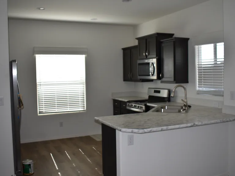 540 W Limberlost Dr — Photo 4