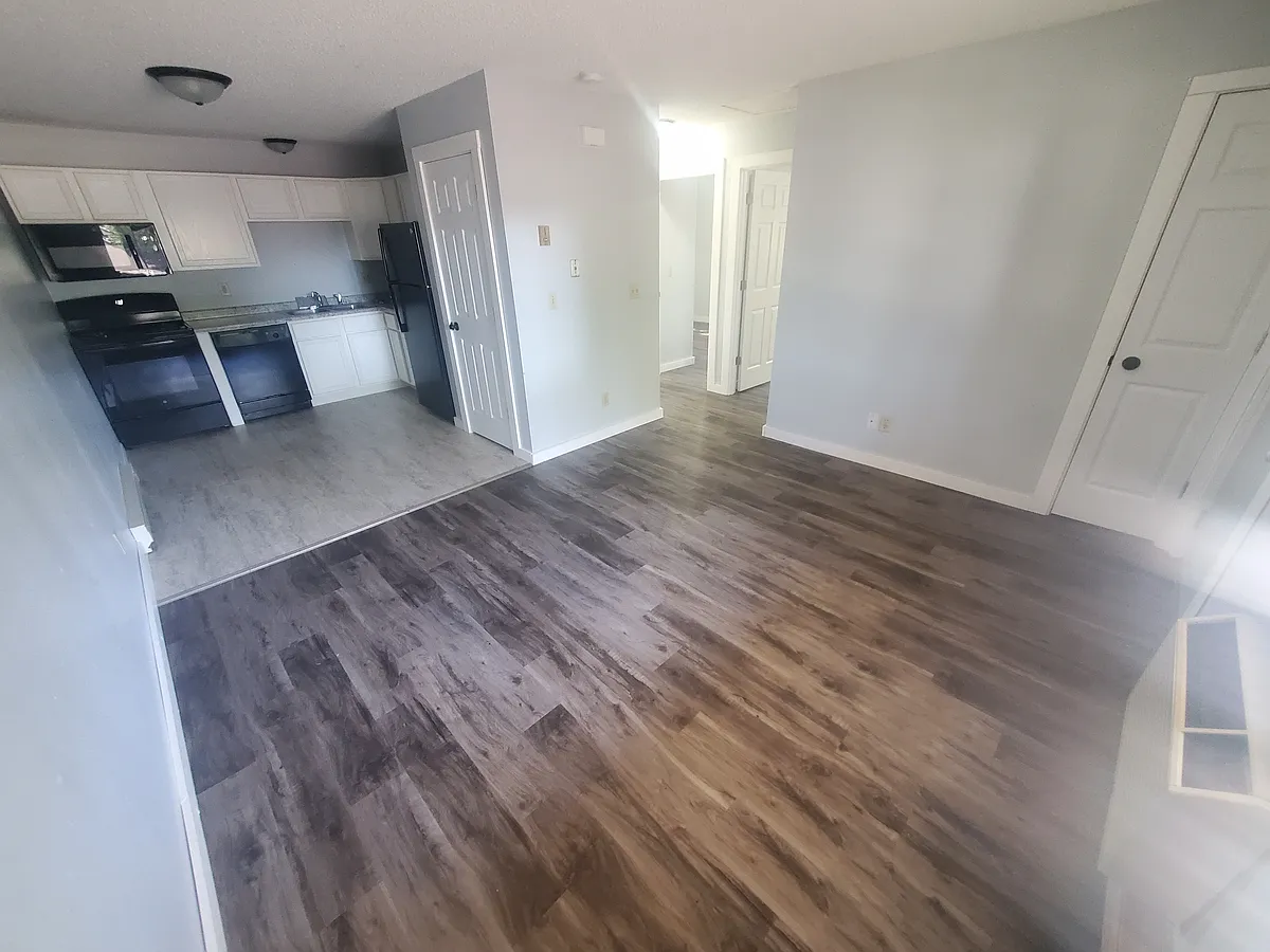 Building Photo - 904 Hill St #214