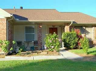 15915 Surrey Woods Dr, Friendswood, TX 77546