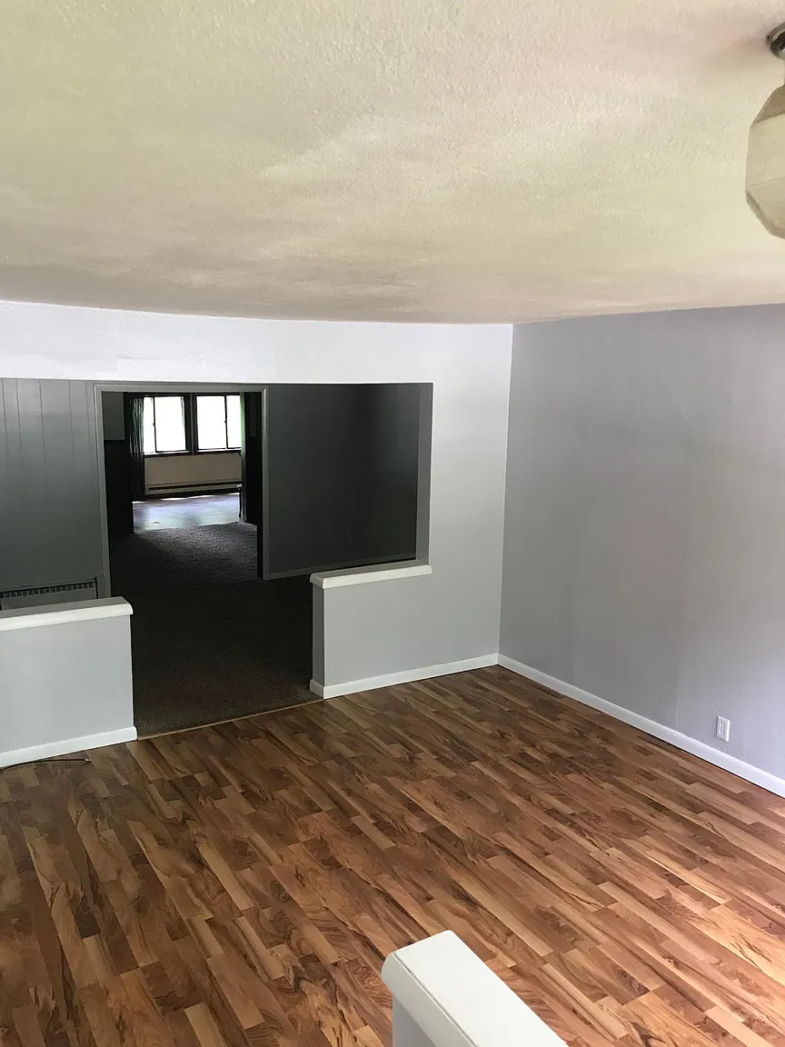 404 S Summit St photo 1