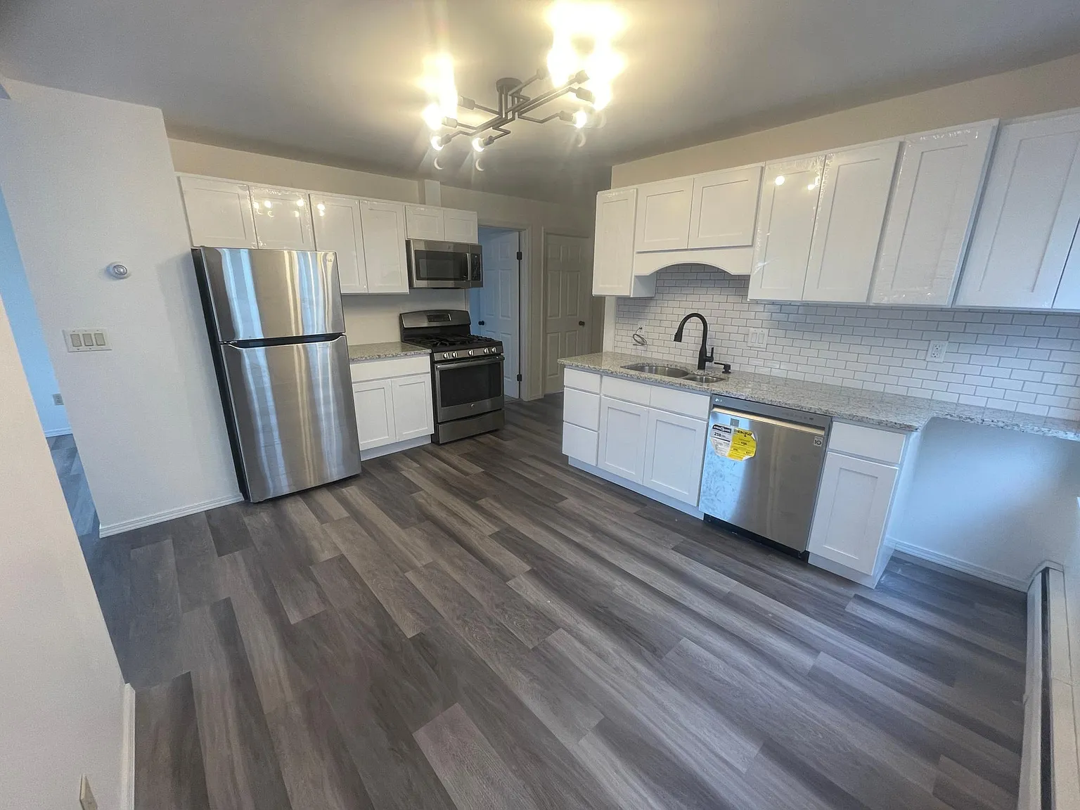 628 E Main St — Photo 1
