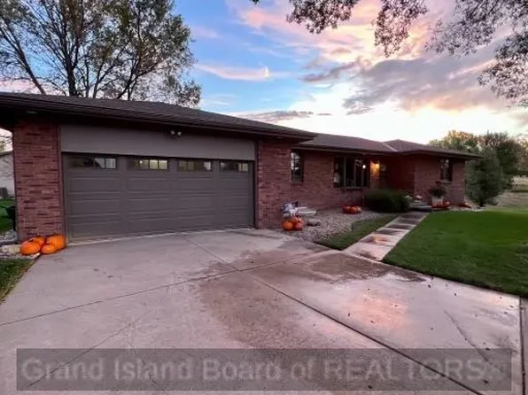 941 Woodcrest Ct, York, NE 68467