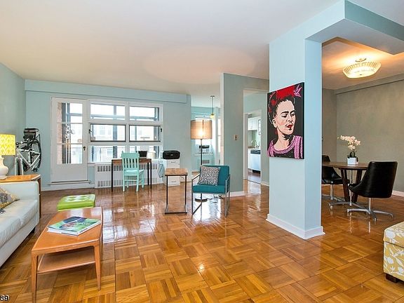 4th image of 5 Roosevelt Pl C001e #E