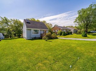 18 Avon Cres, Halifax, NS B3R 2E3