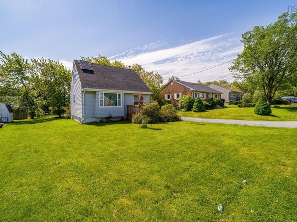 18 Avon Cres, Halifax, NS B3R 2E3