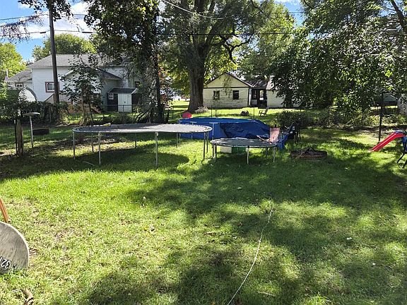 4th image of 236 E Beech St