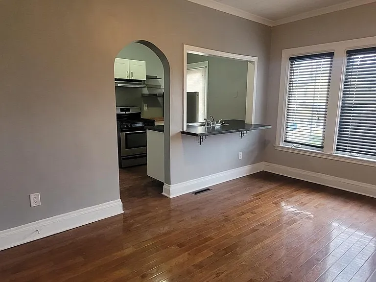 1147 S Plymouth Ave #2 — Photo 1