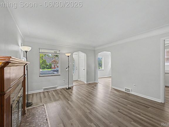 2nd image of 10883 Balfour Rd
