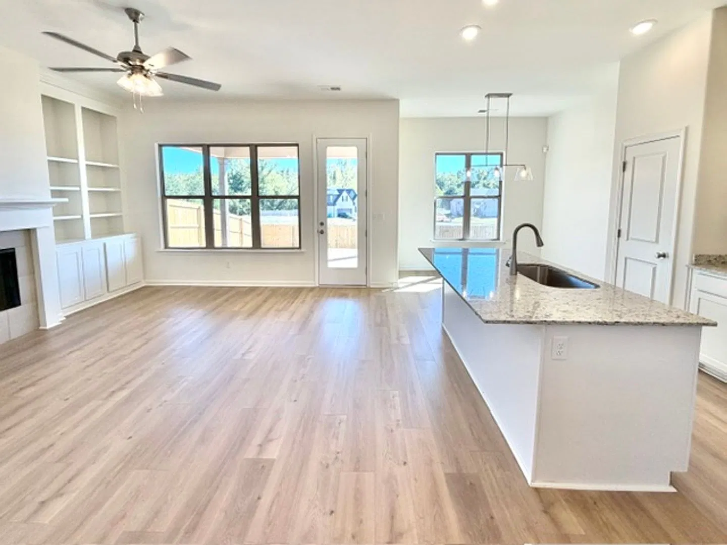GreenWillowDr325 — Photo 2
