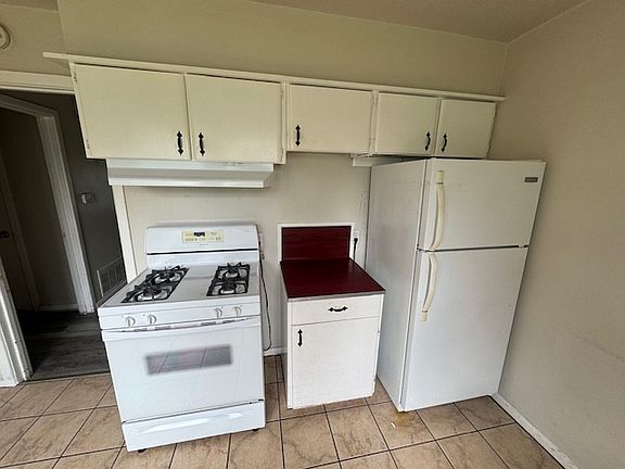 4th image of 421 Live Oak Ln