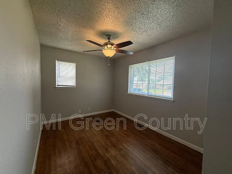 4805 Bermuda Cir — Photo 9
