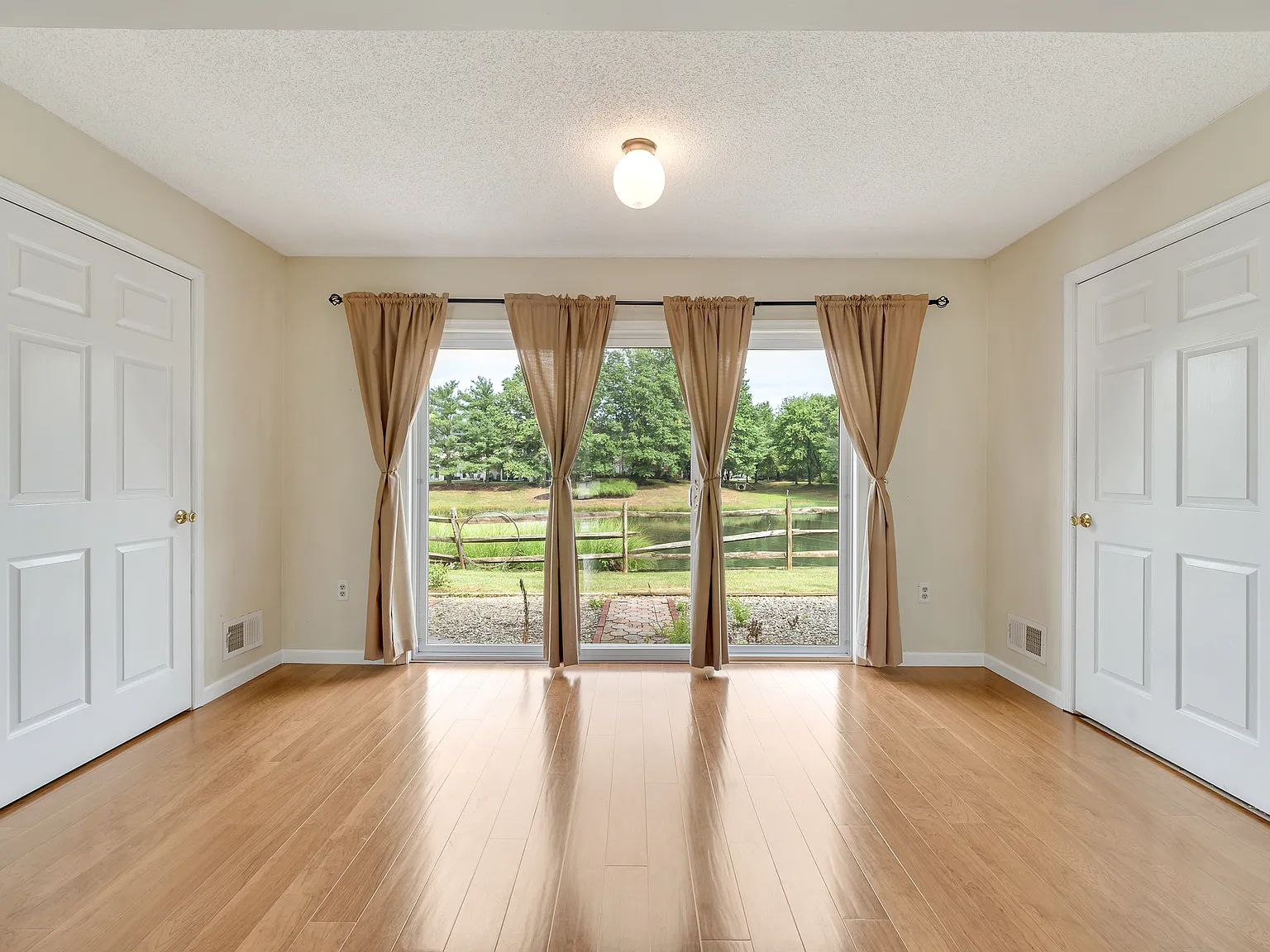 2 bed, 1621 sqft, $2,900 — Photo 4