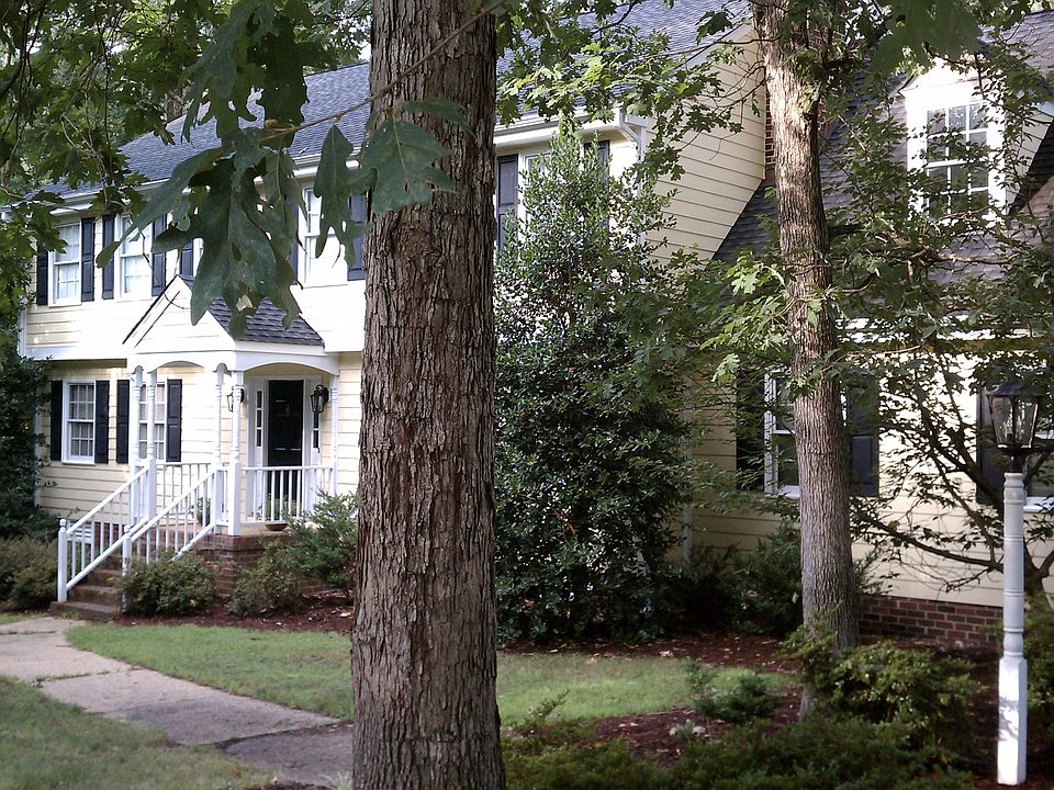 Front on cul-de-sac corner