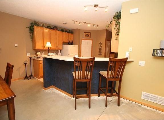 3rd image of 387 Frederick Cir