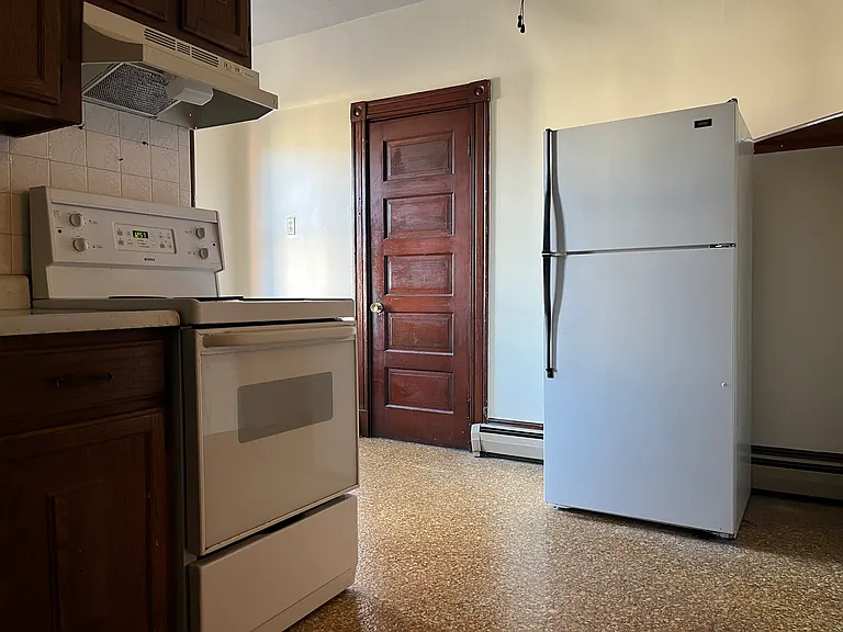 166-168 Elm St #3 — Photo 8