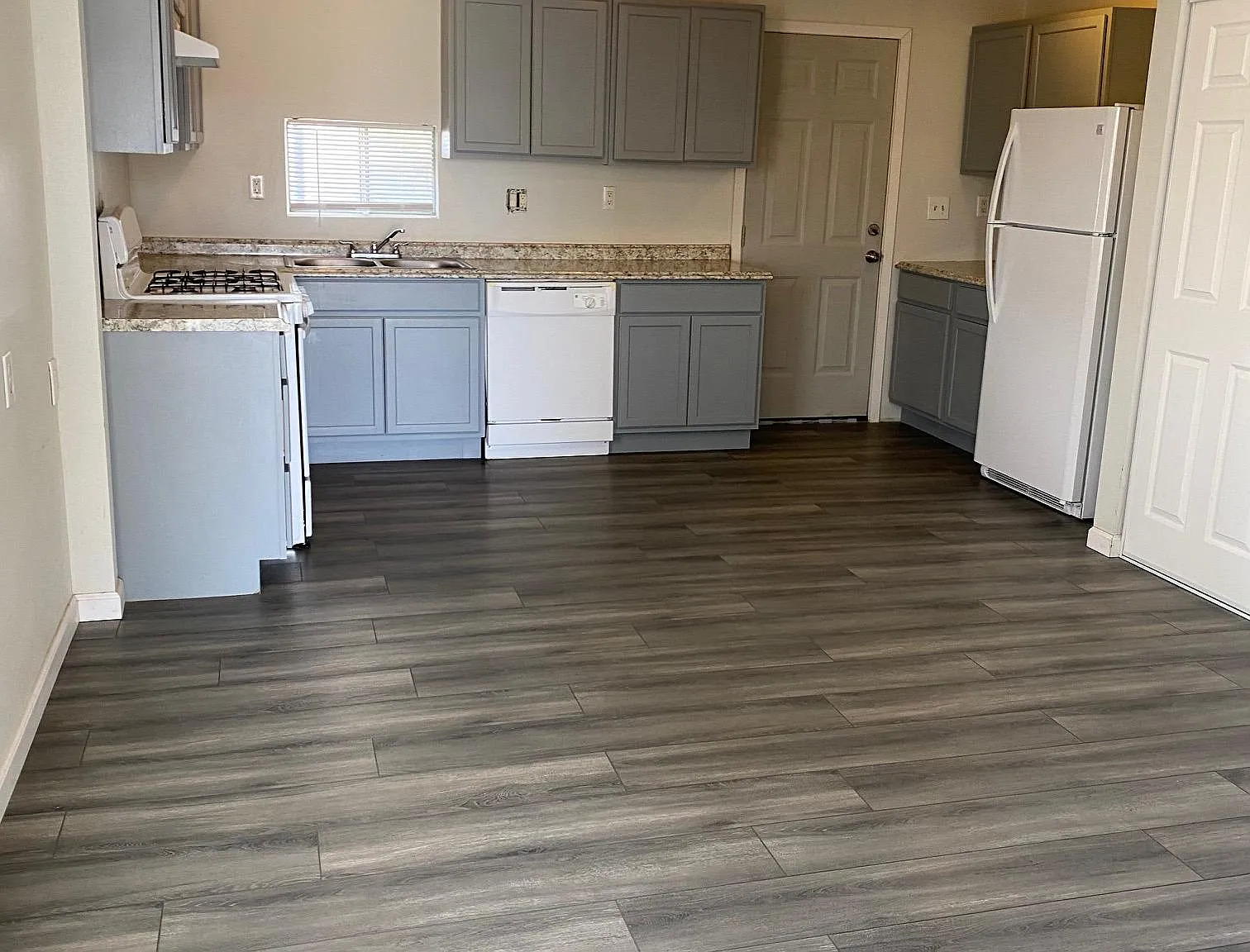 2 bed, 900 sqft, $1,100 — Photo 3