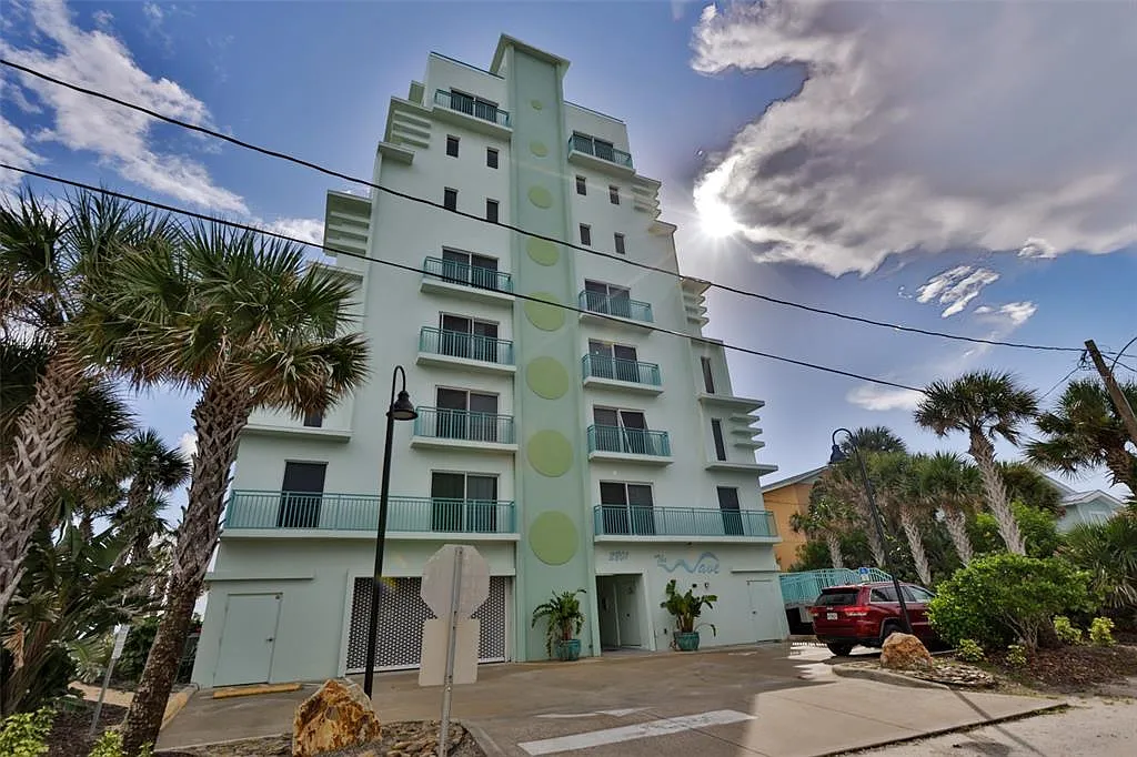 2 bed, 2.0 bath, 1197 sqft, $5,000 — Photo 2