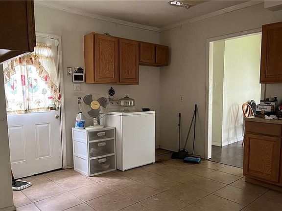 4th image of 2635 Saint Philip St