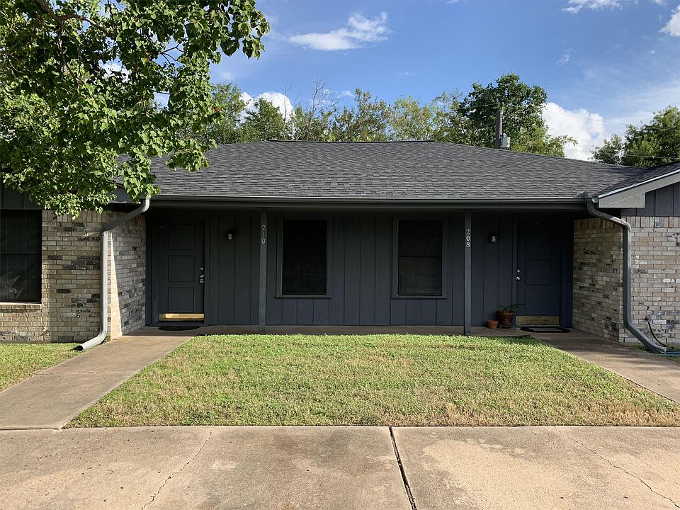 1st image of 208-210 Yale Ct