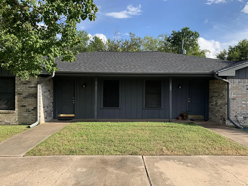 208-210 Yale Ct