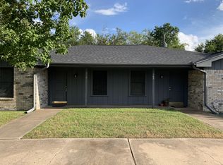 208-210 Yale Ct, College Station, TX 77840